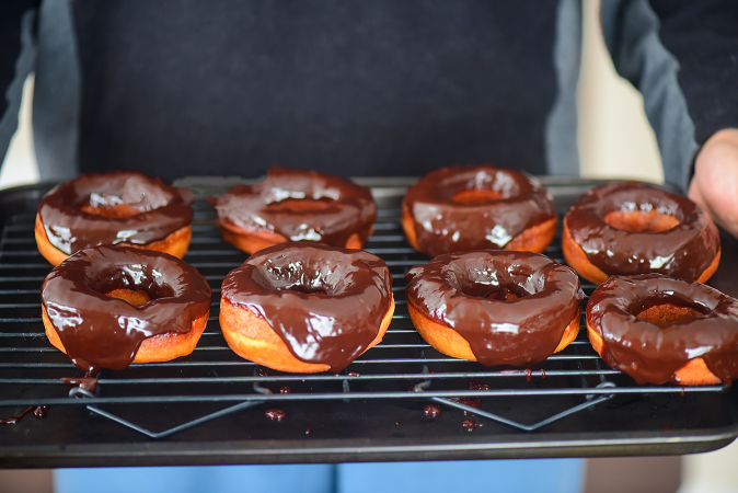 A Great Basic Recipe For Chocolate Glazed Doughnuts
