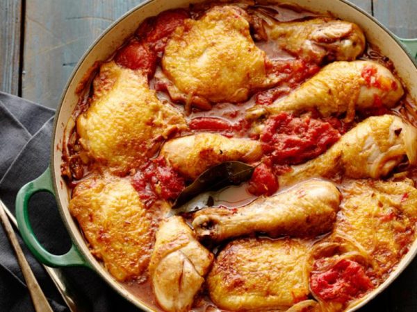 Braised Chicken Thighs with Tomato and Garlic