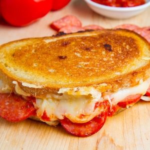 Epic Grilled Cheese Pizza