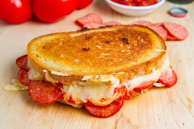 Epic Grilled Cheese Pizza