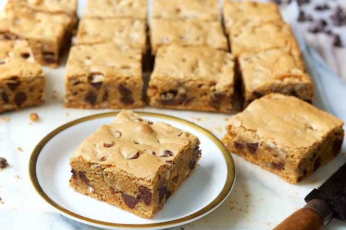 Chocolate Chip Peanut Butter Bars
