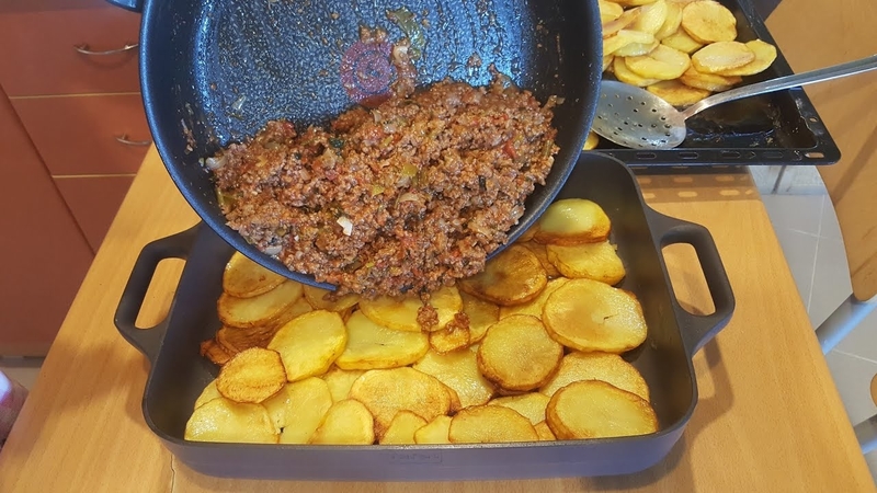 Baked Potato and Minced Meat