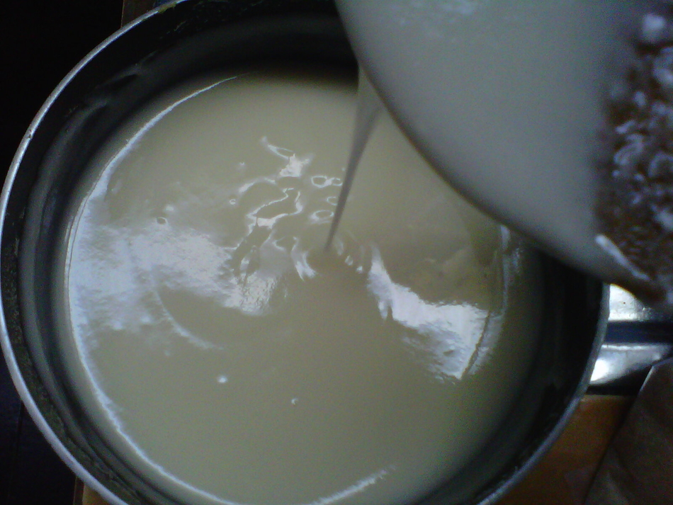 Сливки разбавленные водой. Кляр со сгущенным молоком. Кипение молока. Condensed Milk. Самогон с сгущенным молоком.