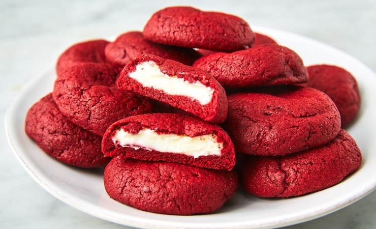 Red Velvet Cookies Stuffed With Cream Frosting