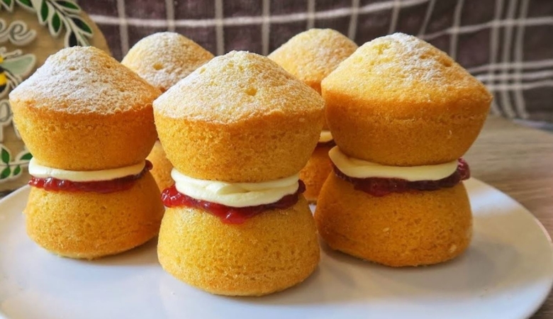 Mini Victoria Sponge Cupcakes