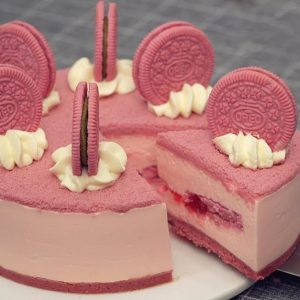 No Bake Pink Oreo Cheesecake