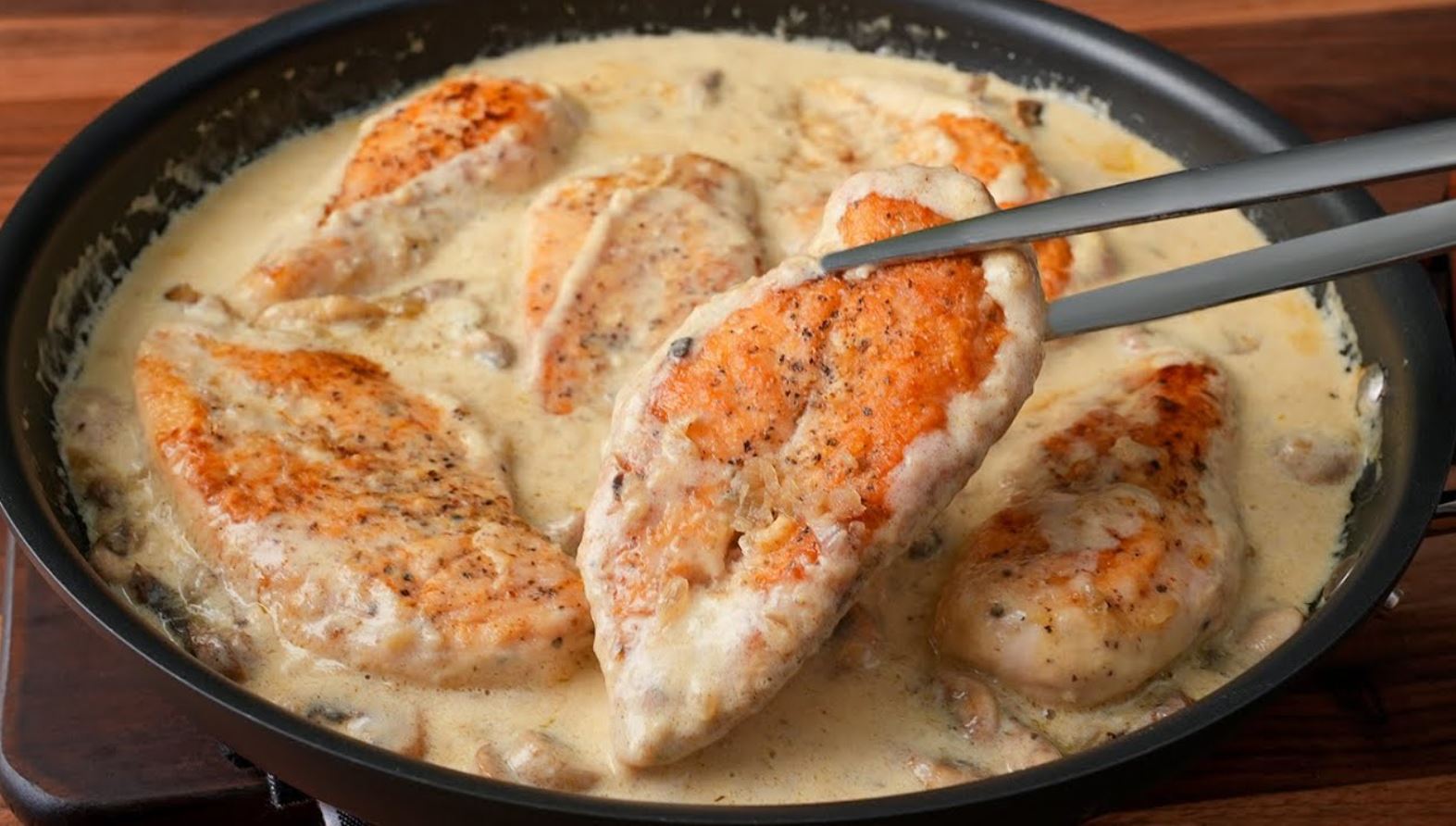 Chicken Breasts with Mushroom Sauce