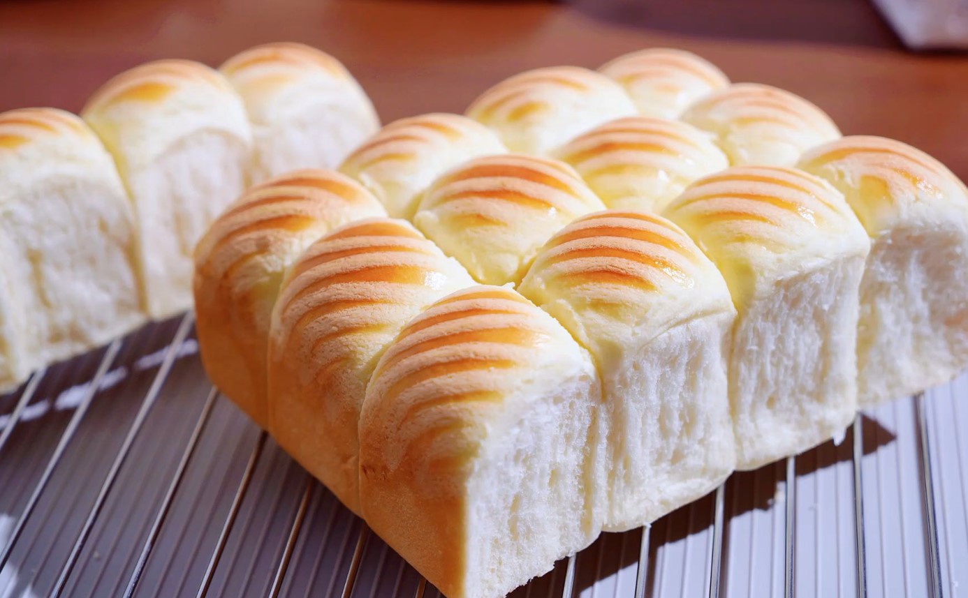 Milk and Butter Eggless Bread Buns