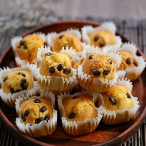 Fluffy Vanilla Raisin Muffins Recipe