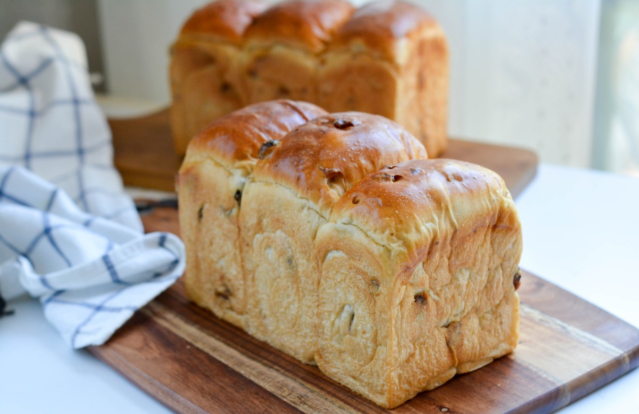 Super Soft & Fluffy Raisin Bread