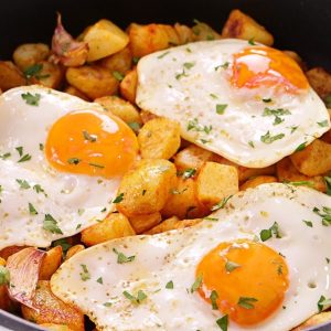 Garlic Potatoes With Eggs