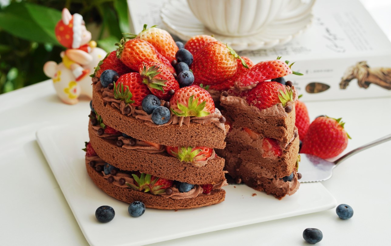 Chocolate Strawberry Naked Cake Recipe