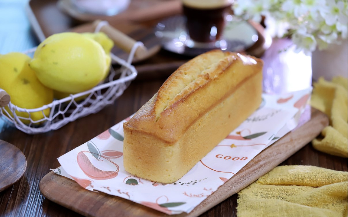 Moist Lemon Pound Cake