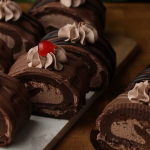 No-Oven Chocolate Roll Cake with Chocolate Cream