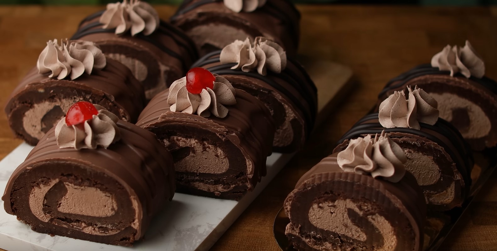 No-Oven Chocolate Roll Cake with Chocolate Cream